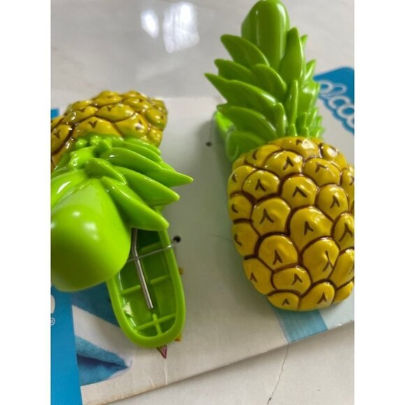 O2Cool Pineapple Boca Clips Heavy Duty Towel Clips - Picture 4 of 5